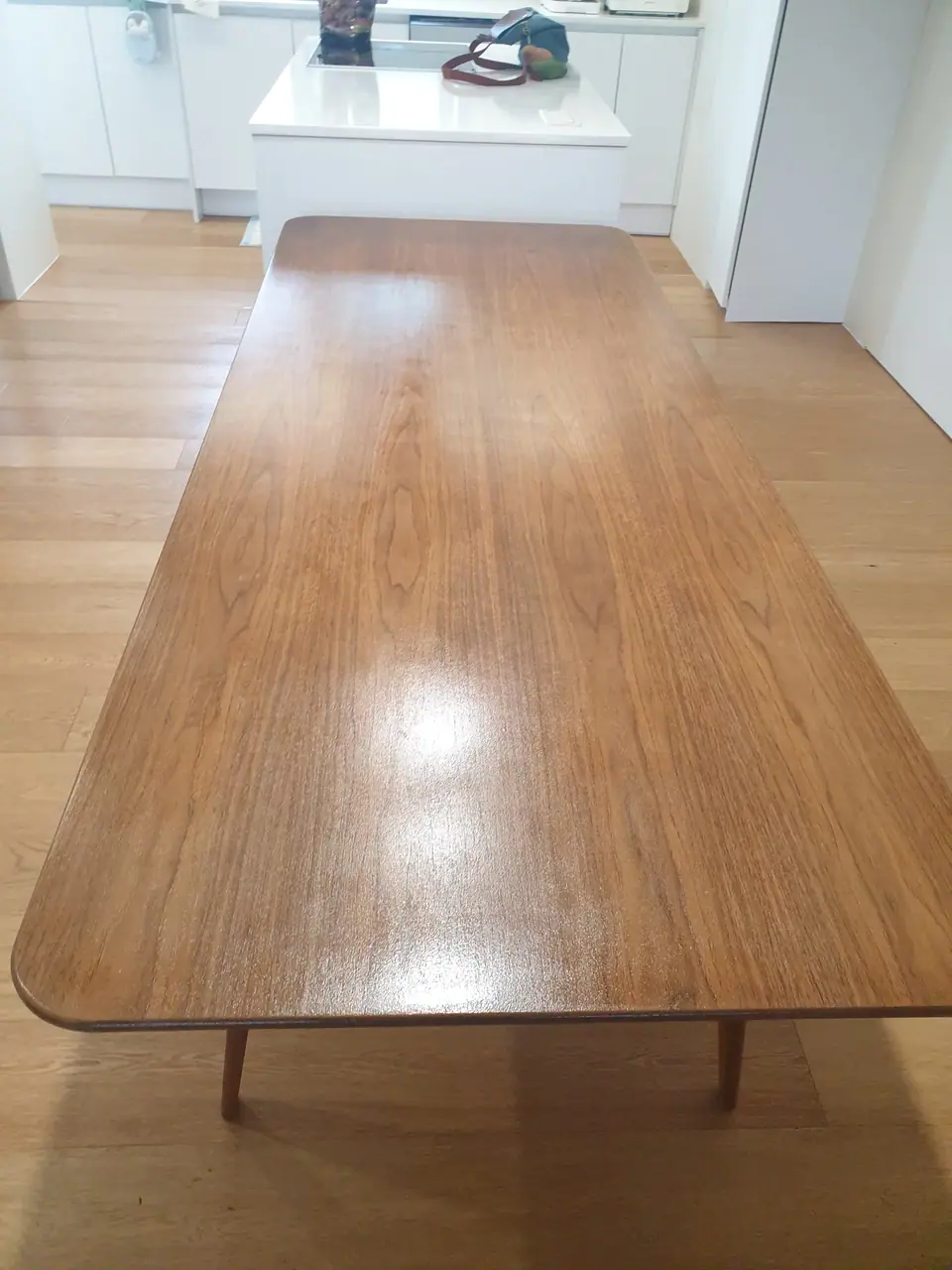 원목식탁코팅 원목식탁재코팅 전후 사례 6 시공 후 — 광택이 정돈된 상판